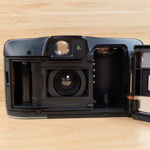 Canon Sure Shot 60 Zoom / 35mm Point and Shoot Film Camera / Tested - Picture 8 of 8